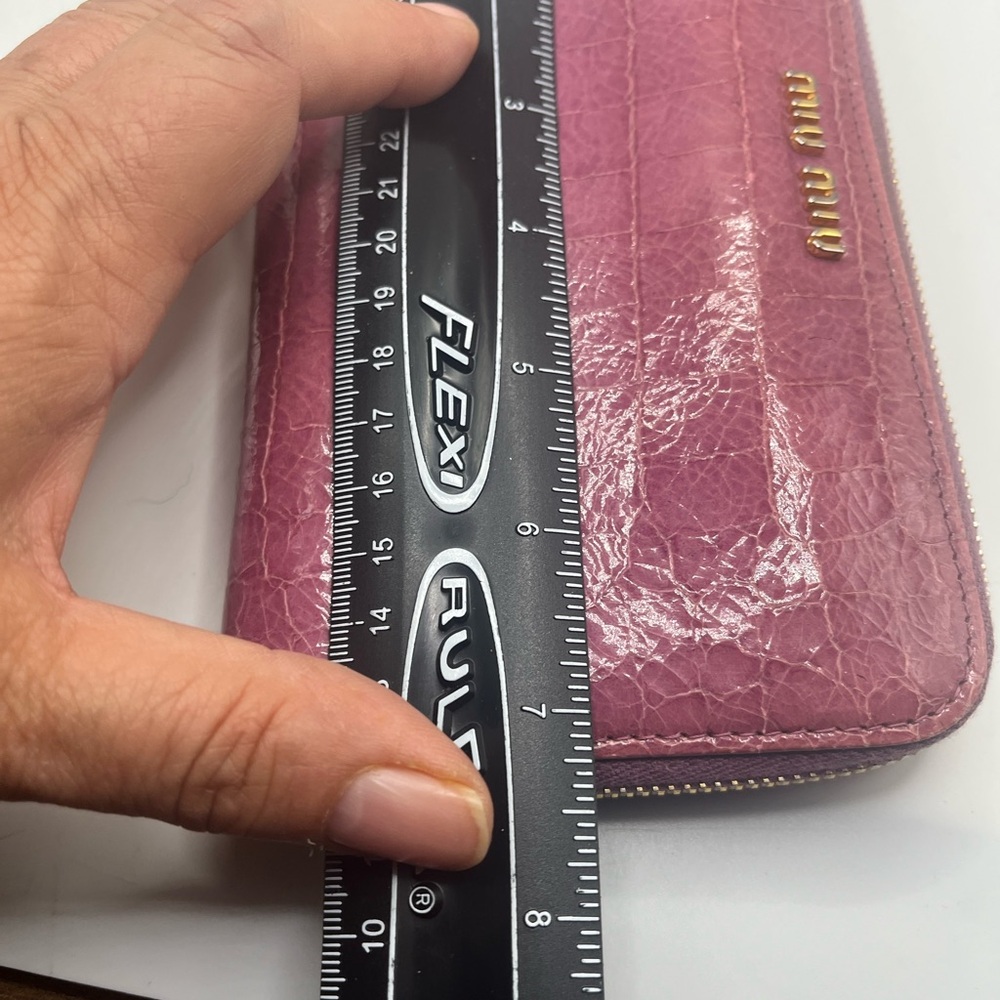 Miu Miu pink leather zippie wallet. Stunning - Picture 7 of 9